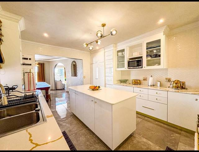 7 BEDROOM HOUSE FOR SALE IN GLENVISTA
